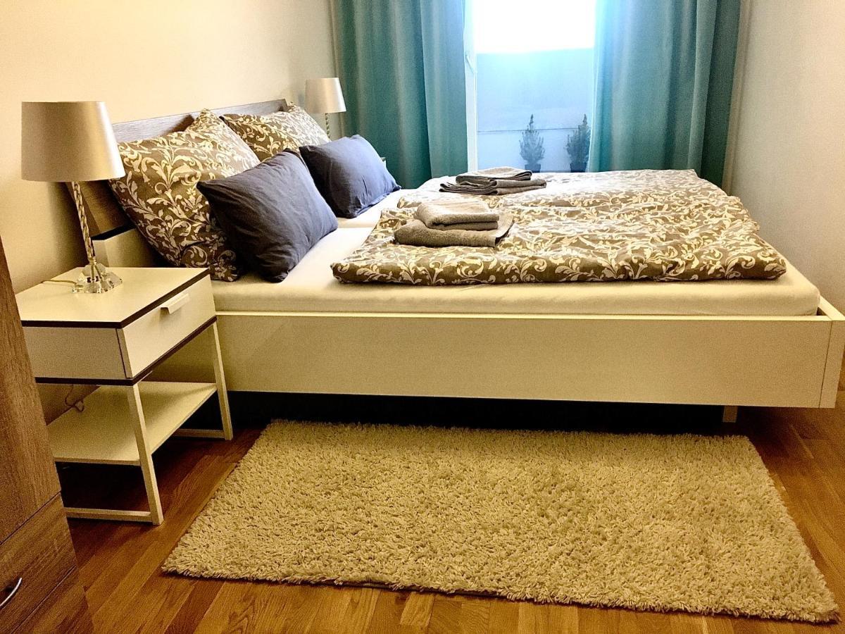 Apartment 2 Bedroom Next To Metro U1 And Garage Parking Wien