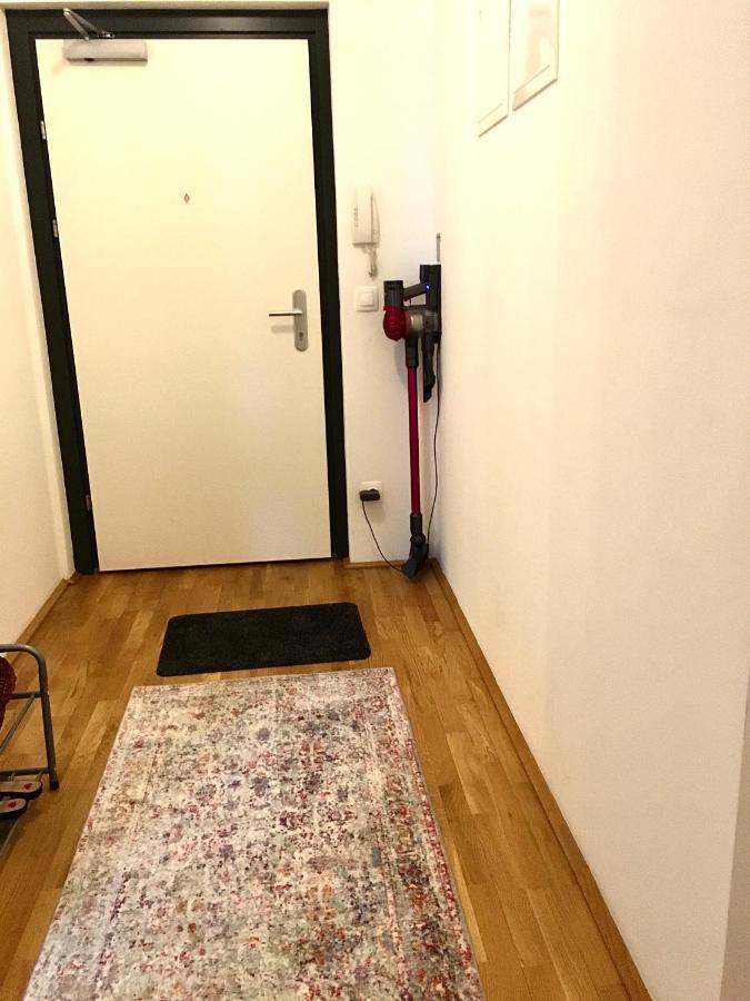 2 Bedroom Next To Metro U1 And Garage Parking Wien
