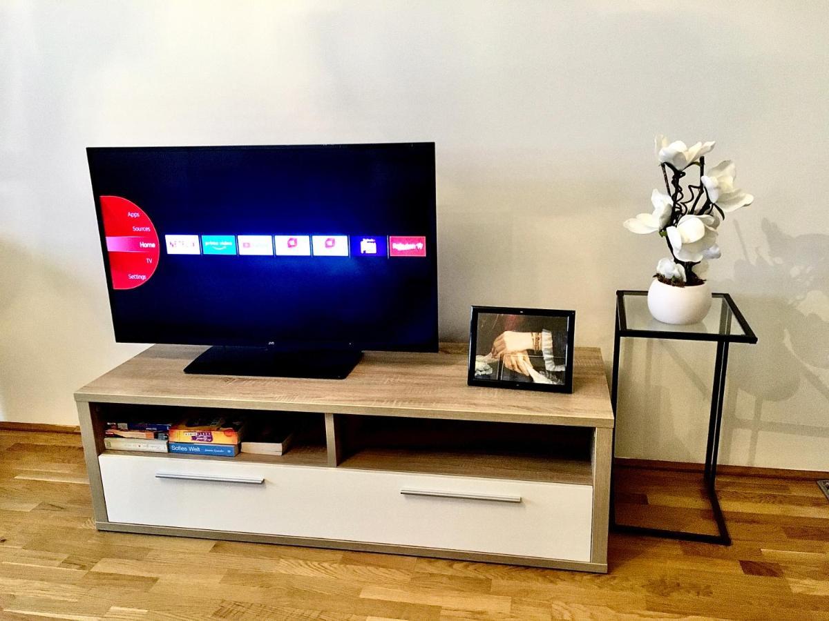 2 Bedroom Next To Metro U1 And Pr Garage Vienna
