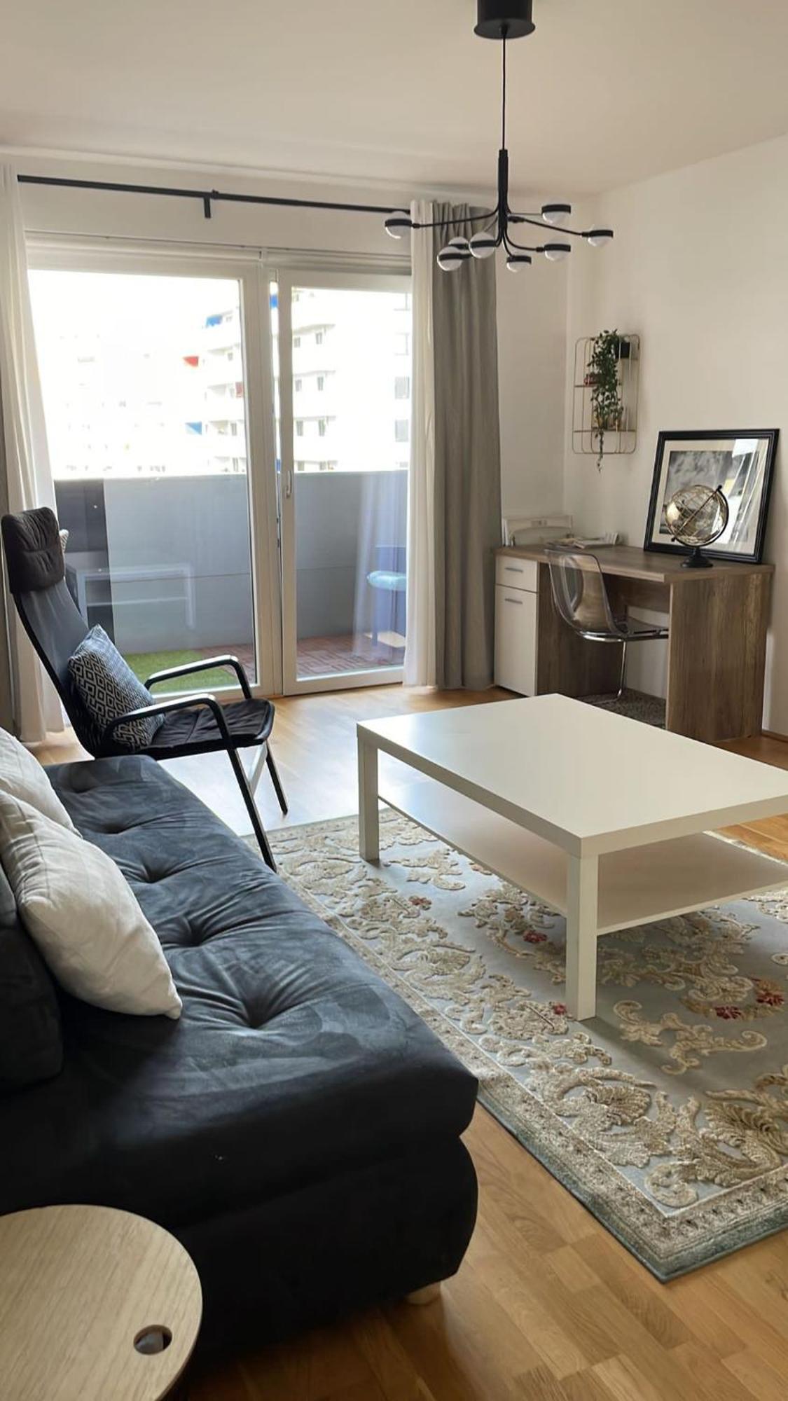 2 Bedroom Next To Metro U1 And Pr Garage Apartment *